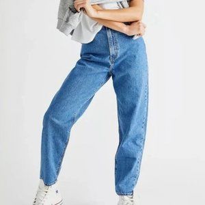 Levi’s High Loose Taper Fit Women's Jeans in Hold My Purse wash - vintage fit